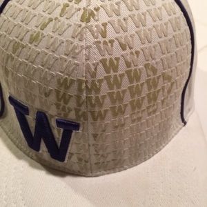 10%⤵️=DISCOUNTED SHIPPING 7-0 U OF WA HUSKIES