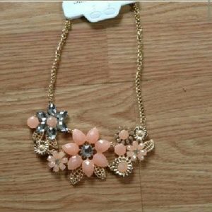 Pretty Flower Necklace