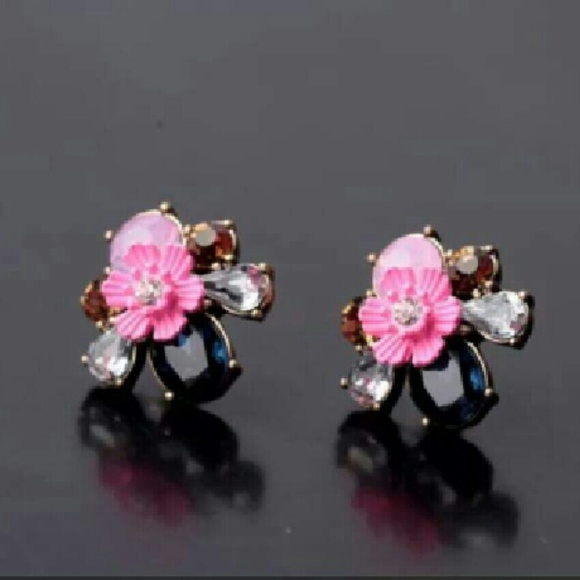 Pretty Earrings - Picture 2 of 3