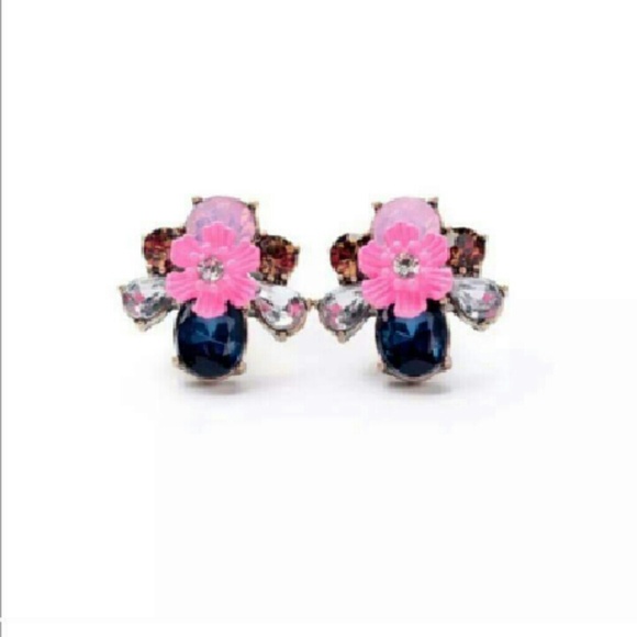 Pretty Earrings - Picture 3 of 3