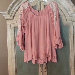 Gorgeous peach boutique top