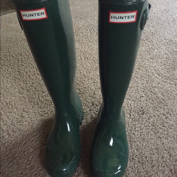 Worn twice. My foot grew with pregnancy.