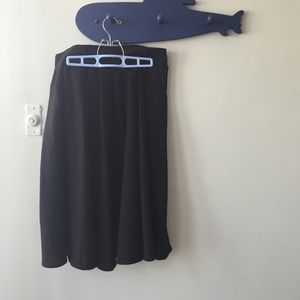 Pocketed black maxi skirt