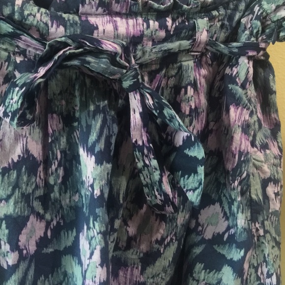 Above the knee skirt with optional belt - Picture 2 of 3