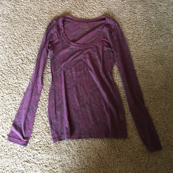 Long sleeved burnout tee size small