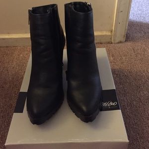 Mossimo Black gently worn ankle bootie with heel