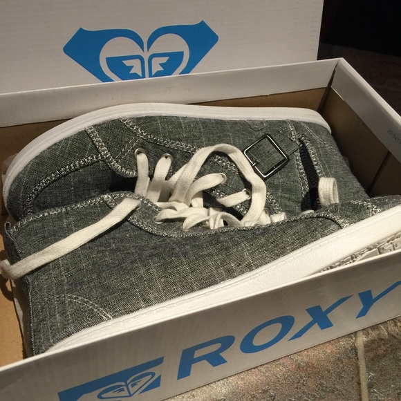 Roxy Stowaway Sneakers - New In Box - Size 8