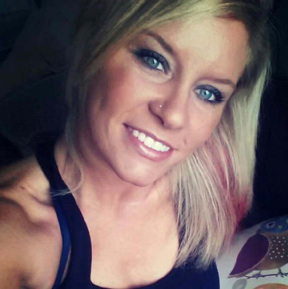 Meet your Posher, Amanda - Picture 2 of 16