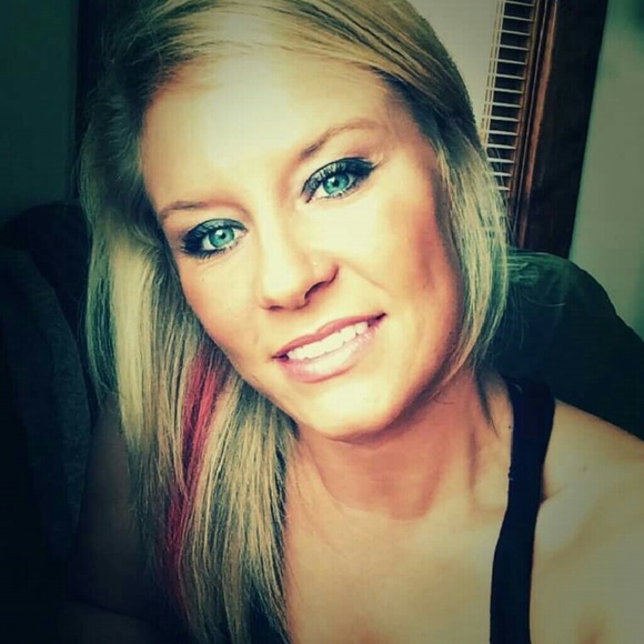 Meet your Posher, Amanda - Picture 3 of 16