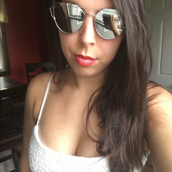 ONLY 1 LEFT!🎉HP🎉silver cateye mirror sunglasses - Picture 3 of 4