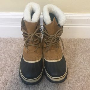 Sorel caribou boots size 6- never worn!