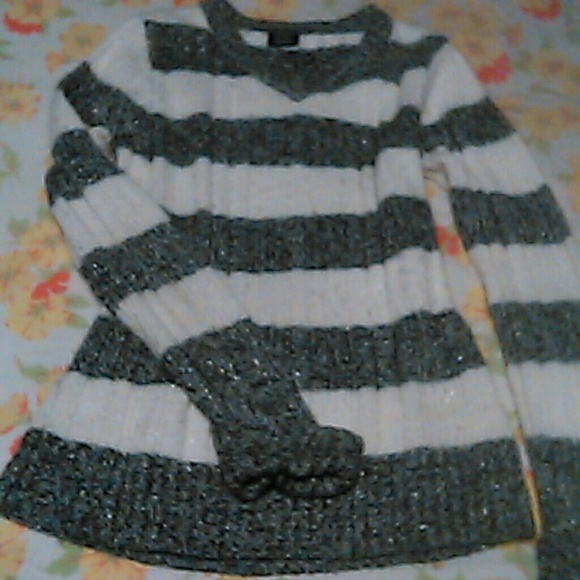 Faded Glory Cream & Gray Sweater