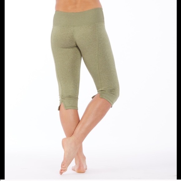 Electric Yoga Green Capri Yoga Pants - Picture 2 of 4