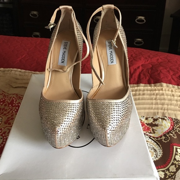Steve Madden rhinestone pumps - Picture 1 of 4