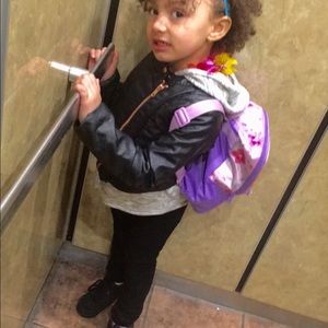 Meet your Posher, Idali