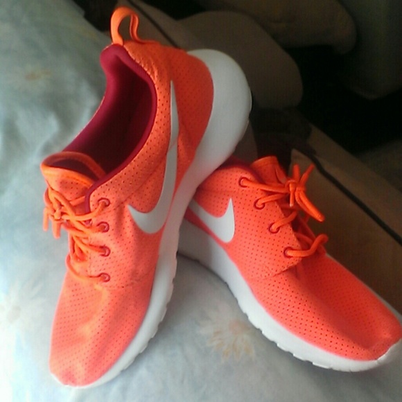 Nike Roshe Run - Picture 2 of 3