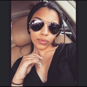 Meet your Posher, Javene