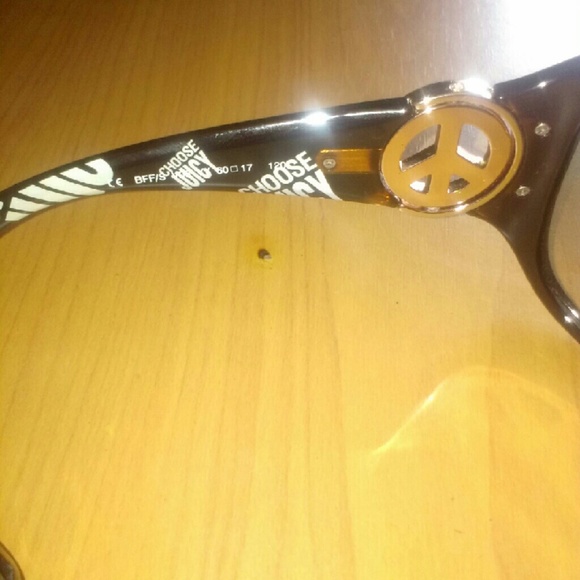 Juicy Couture sunglasses w/ case. - Picture 3 of 4