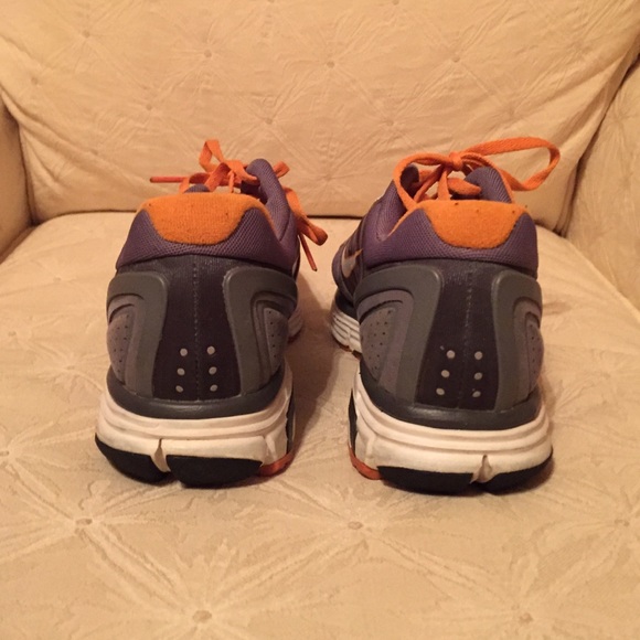 Nike women's shoes - Picture 3 of 4