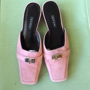 Hype pink suede slides with buckle detail