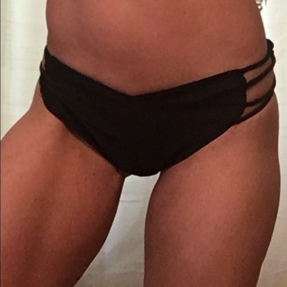 Heart shaped string cheeky bikini bottom small - Picture 4 of 4