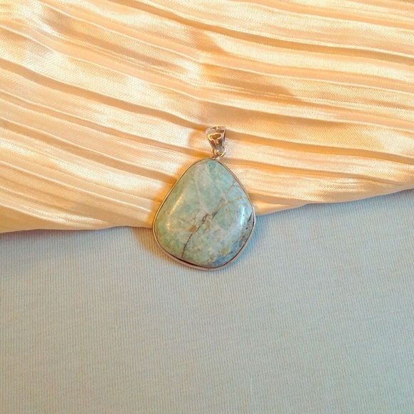 Jewelry - Pendant only. New.
