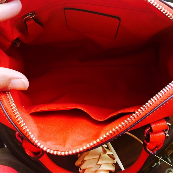 SOLD Authentic Coach Handbag ~ Good Condition 🌹 - Picture 2 of 4