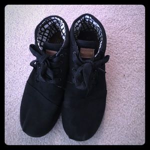 TOMS women's black desert botas