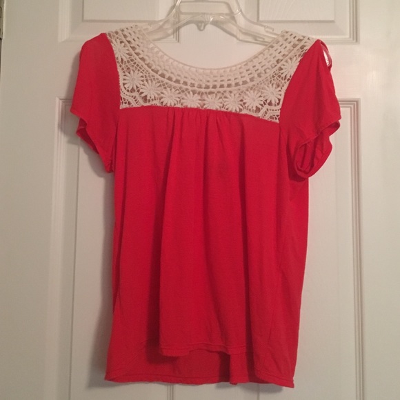 Red and cream laced flowy t shirt