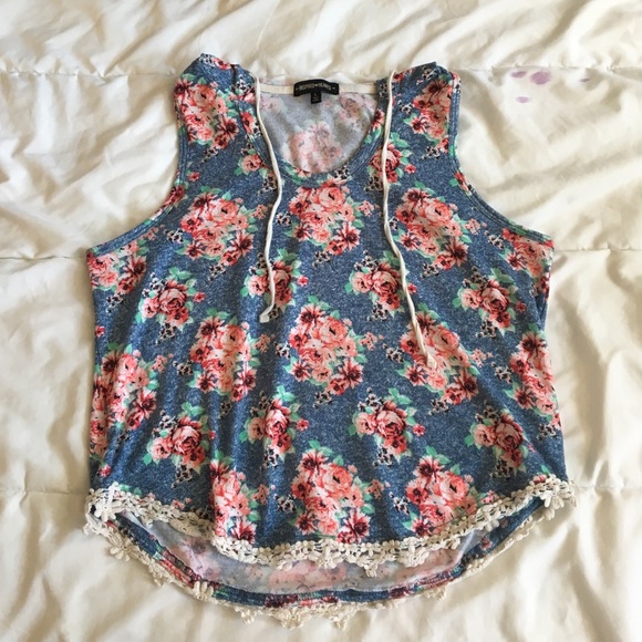 Floral muscle tee with hood