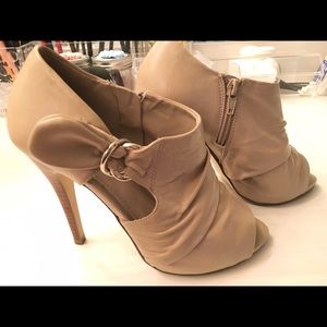 Nude, Aldo Bootie
