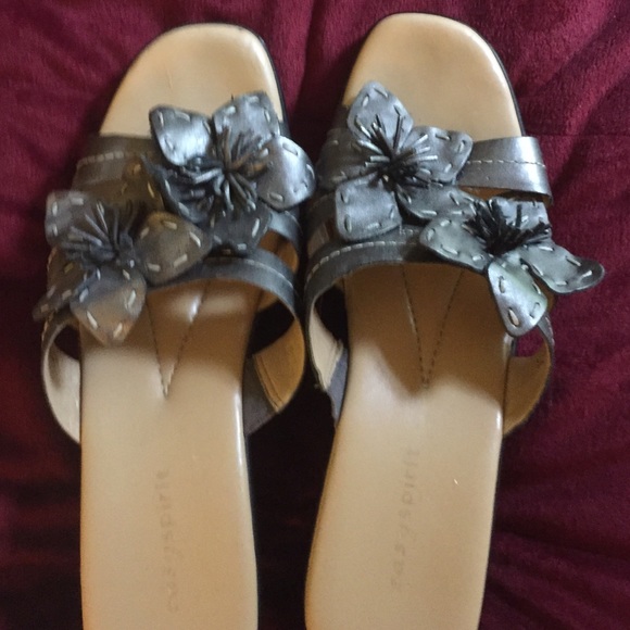 Size 8 easy spirit wedges grey flowers