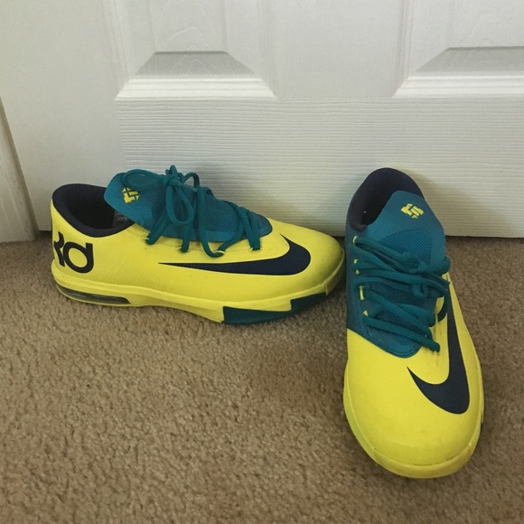 Sneaker by KD - Picture 2 of 3