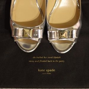 KATE SPADE SILVER WEDGE 8 (TENOR S341205)