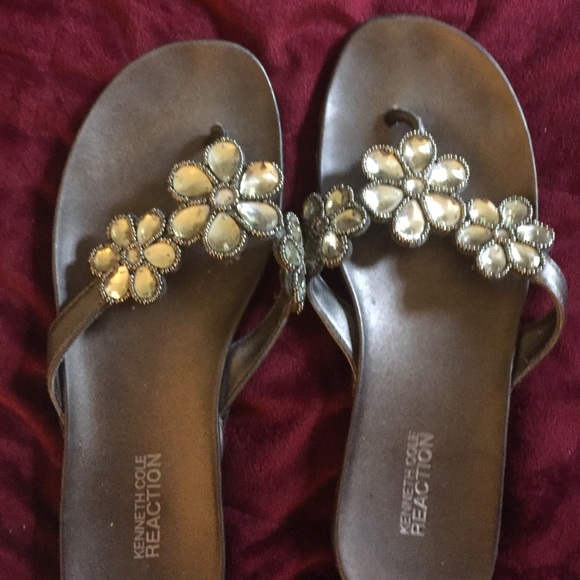 Kenneth Cole reaction size 8 crystal flip flops