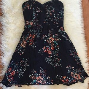 🚫SOLD🚫 NWOT Strapless Urban Outfitters Dress