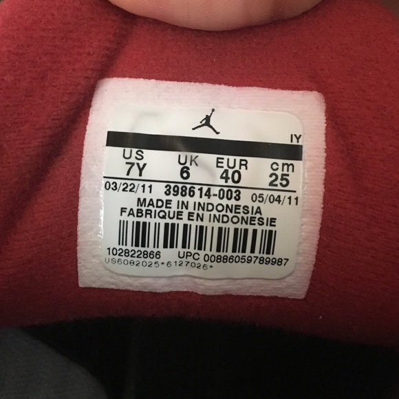 Air Jordan sneakers - Picture 3 of 3