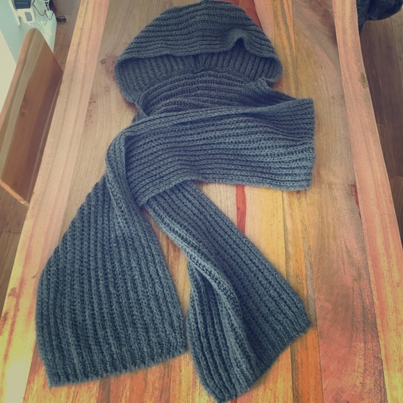 Grey hooded scarf