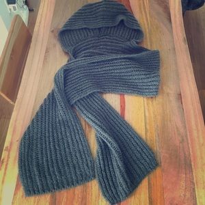 Grey hooded scarf