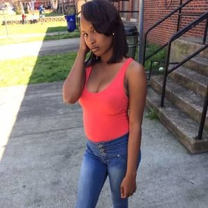 Meet your Posher, Dee dee