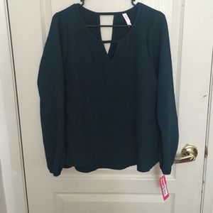 Green long sleeve top