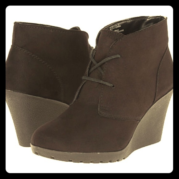 LAST CHANCE closet closing!!! White MountainWedge