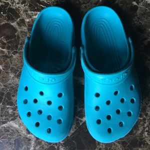❤️Teal Crocs❤️