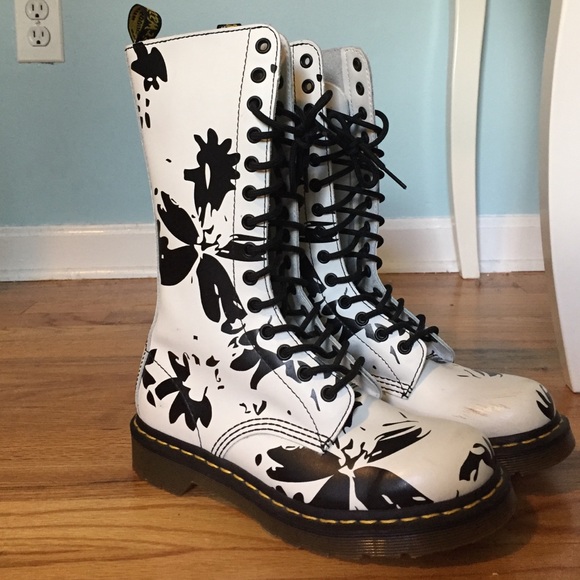 Dr. Martens Petula 14-eye Boots size 7