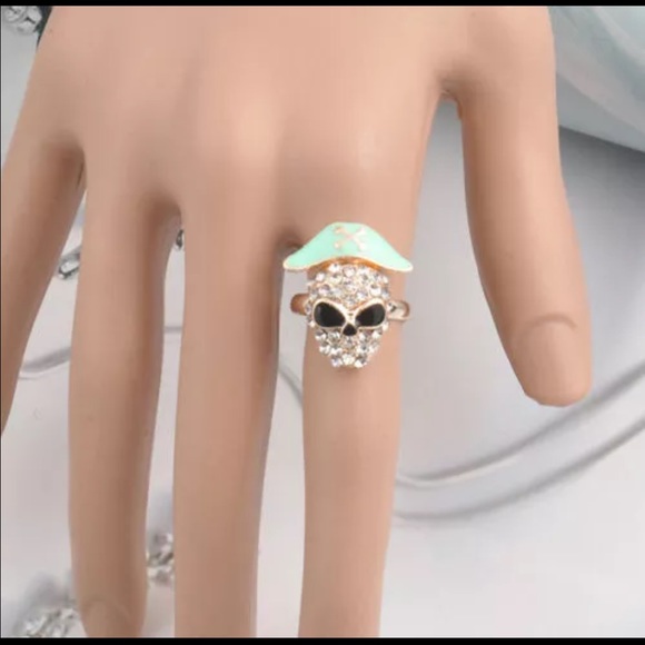 (C2) Pirate Skull Ring - Picture 4 of 4