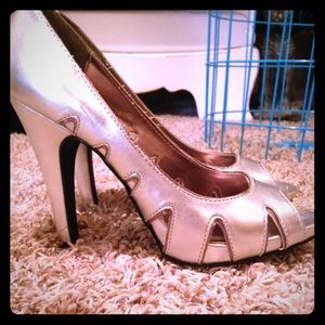 Steve Madden silver pump