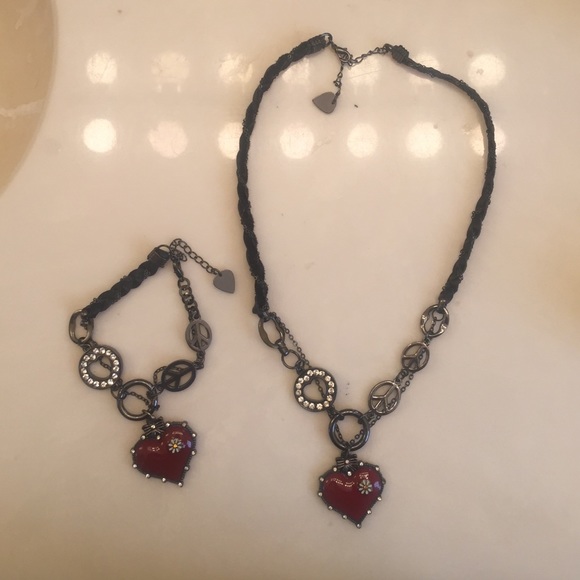 Bracelet and necklace set.