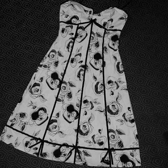 Studio Y black and white floral dress - Picture 1 of 3