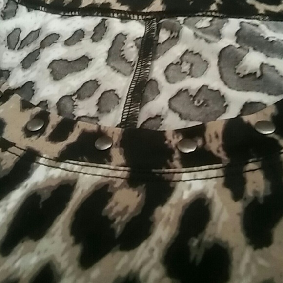 Leopard Print Top - Picture 3 of 4