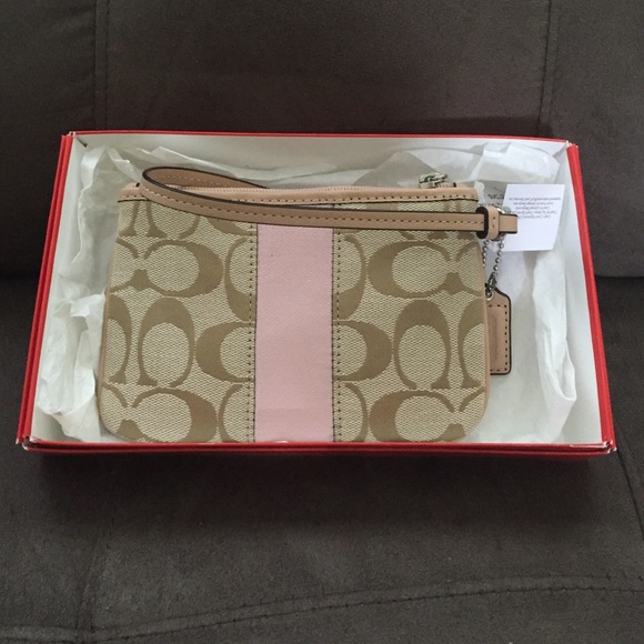 Bnwt Coach wristlet - Picture 2 of 3